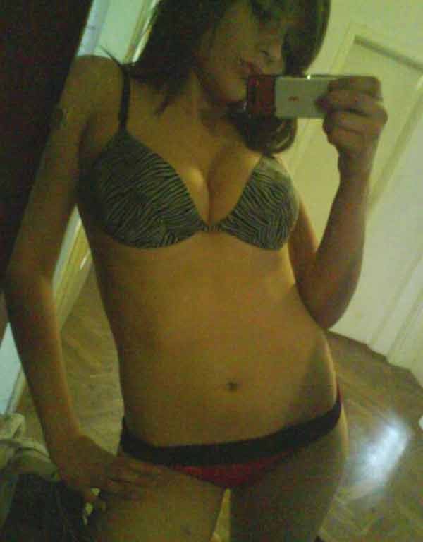 Sexy amateur autofoto chica caliente en su ropa interior
 #75692305