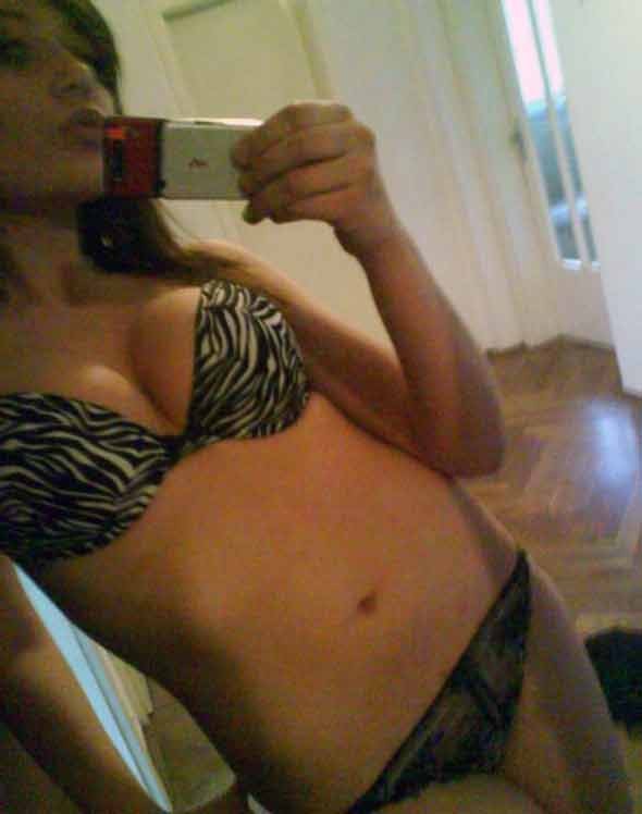 Sexy amateur autofoto chica caliente en su ropa interior
 #75692308