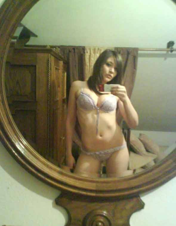 Sexy amateur autofoto chica caliente en su ropa interior
 #75692337