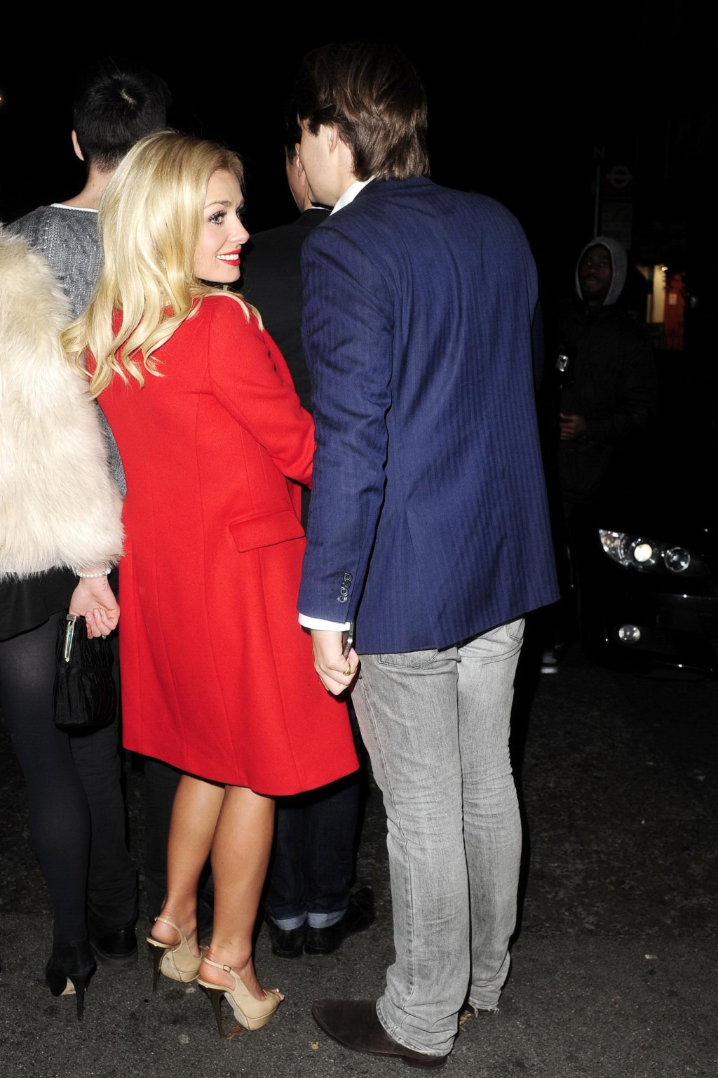 Katherine jenkins blinkt ihr Höschen außerhalb von Bodo's Schloss in Kensington
 #75248750