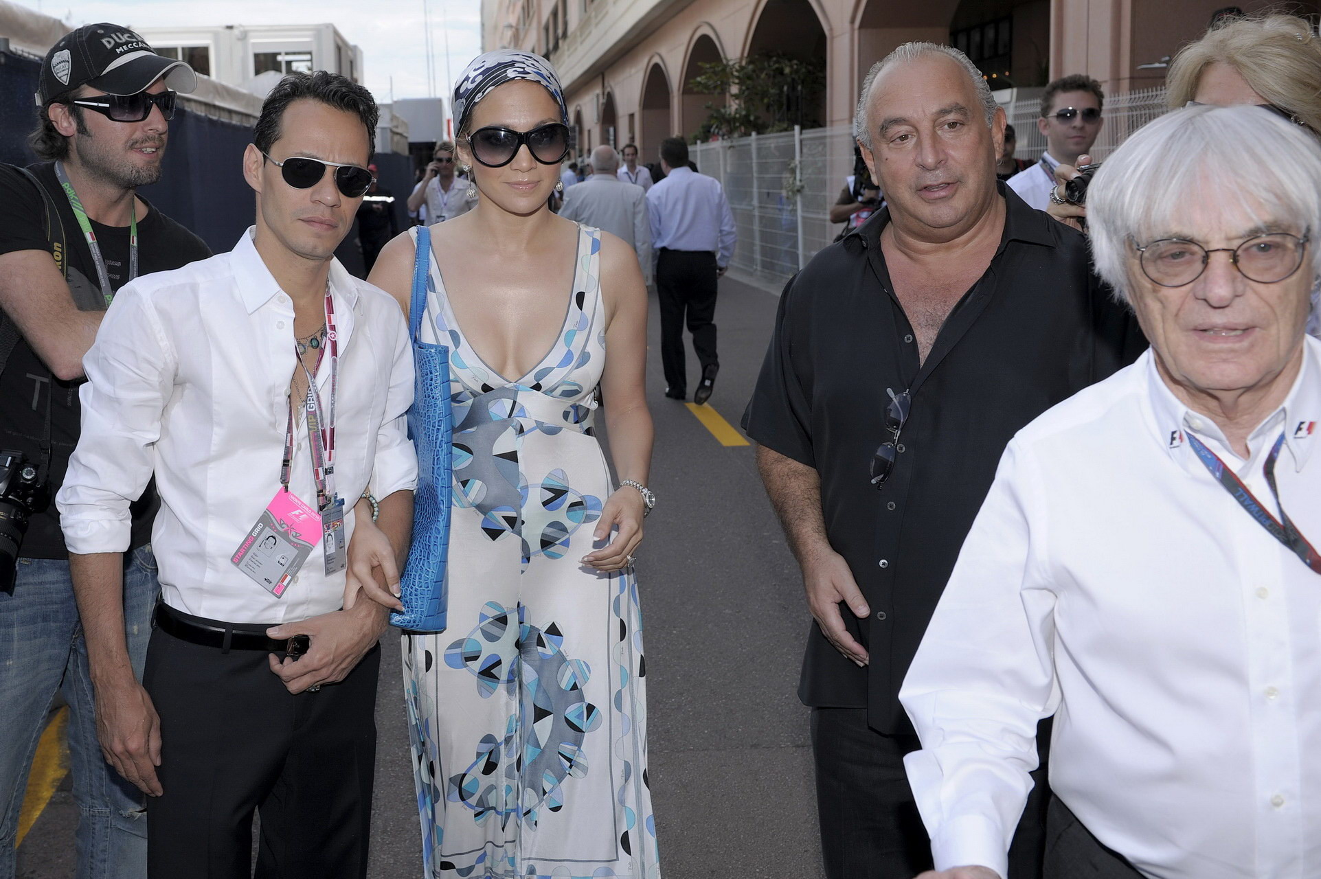 Jennifer lopez braless mostrando un bonito escote en monaco en el gp de formula 1
 #75349239