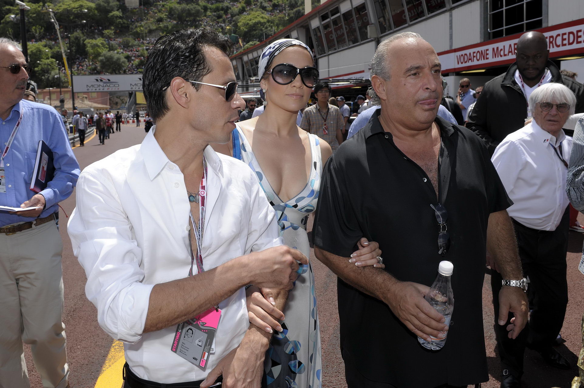 Jennifer lopez braless mostrando un bonito escote en monaco en el gp de formula 1
 #75349334