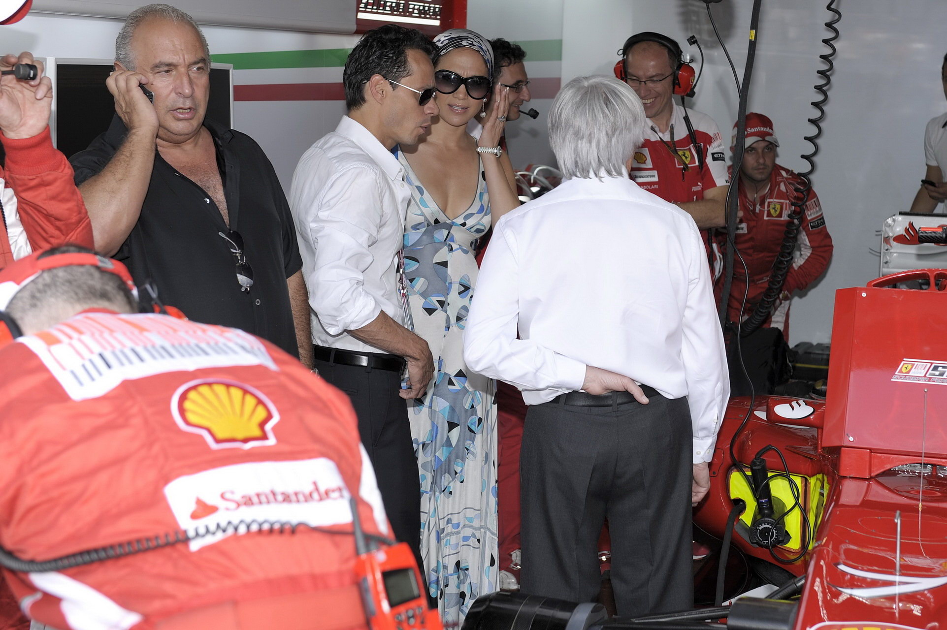 Jennifer lopez braless mostrando un bonito escote en monaco en el gp de formula 1
 #75349340