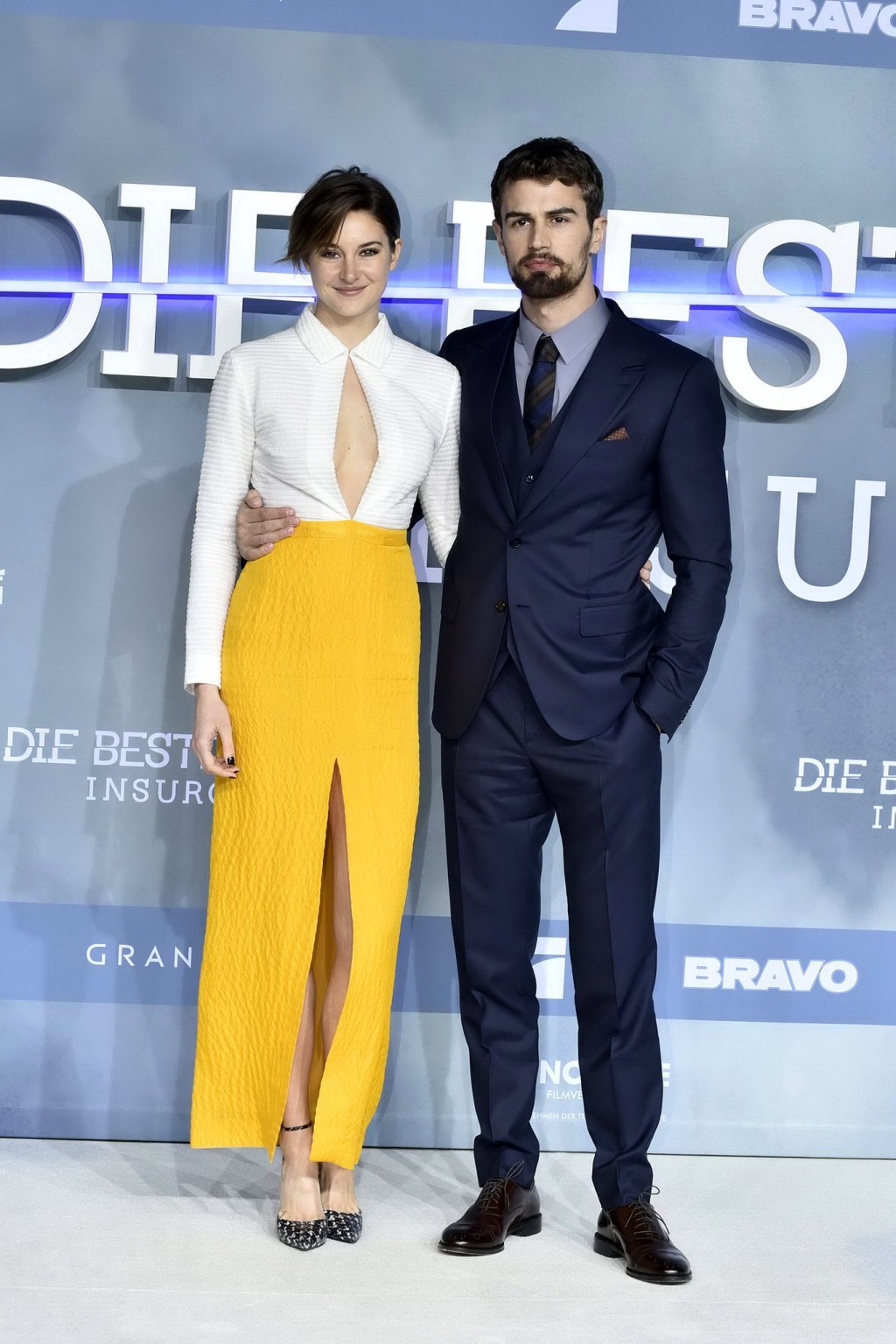 Shailene Woodley braless showing cleavage at the Insurgent premiere in Berlin #75170030