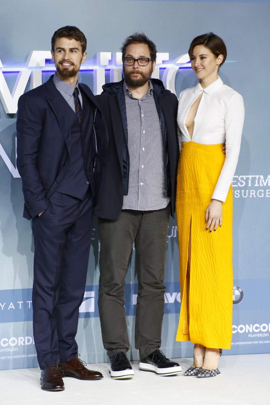 Shailene Woodley braless showing cleavage at the Insurgent premiere in Berlin #75170050