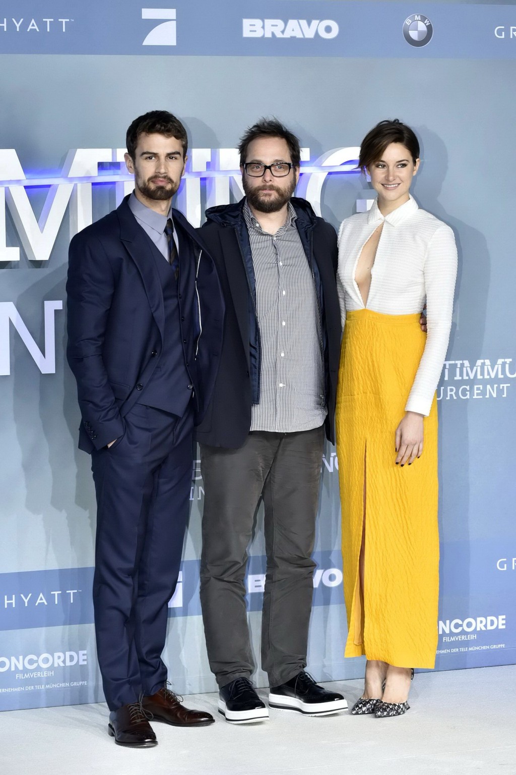 Shailene Woodley braless showing cleavage at the Insurgent premiere in Berlin #75170062