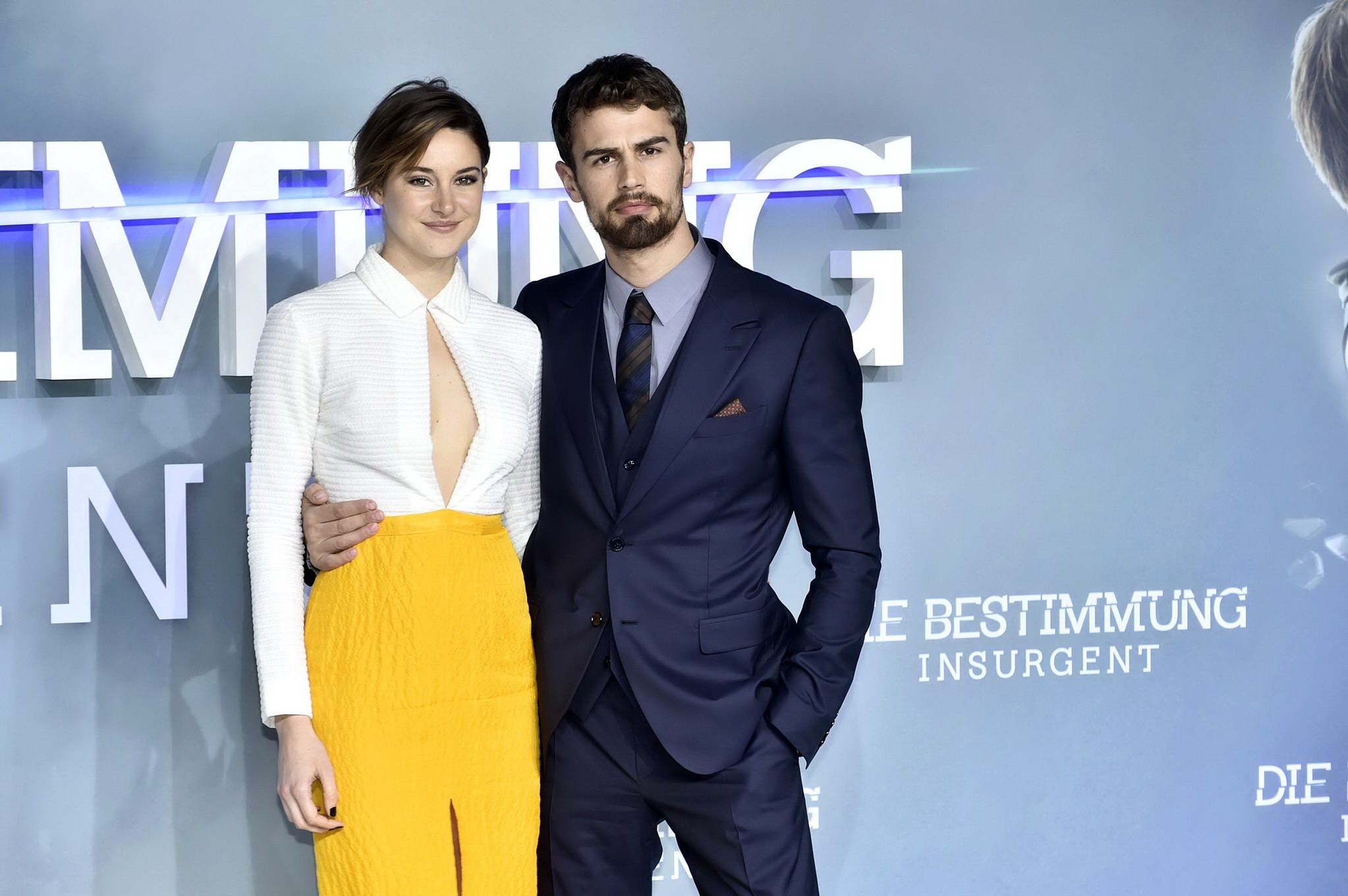 Shailene Woodley braless showing cleavage at the Insurgent premiere in Berlin #75170112