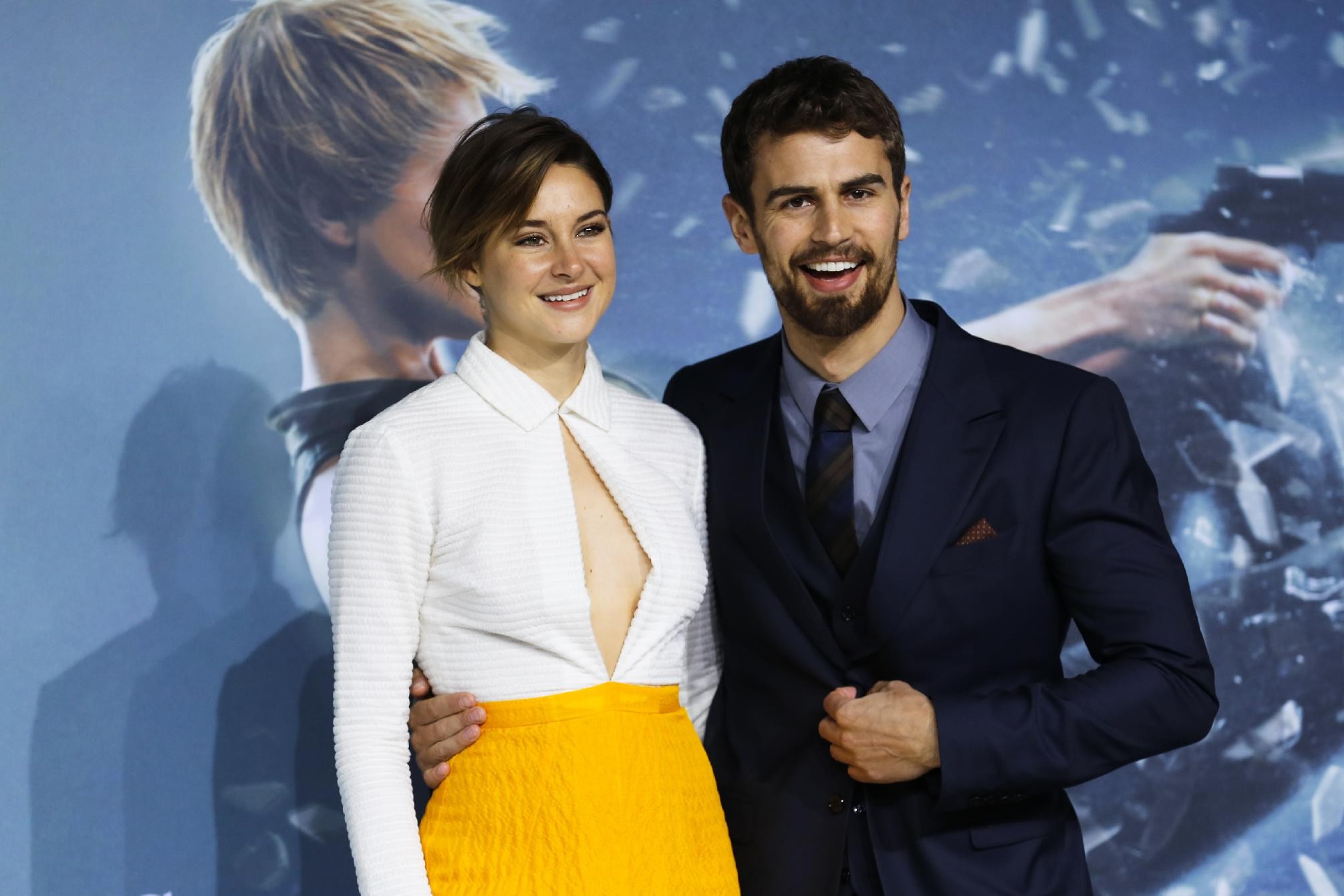 Shailene Woodley braless showing cleavage at the Insurgent premiere in Berlin #75170126