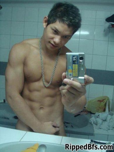 Chicos calientes sólo aman sus cuerpos musculosos y lo muestra en la cámara
 #76945933