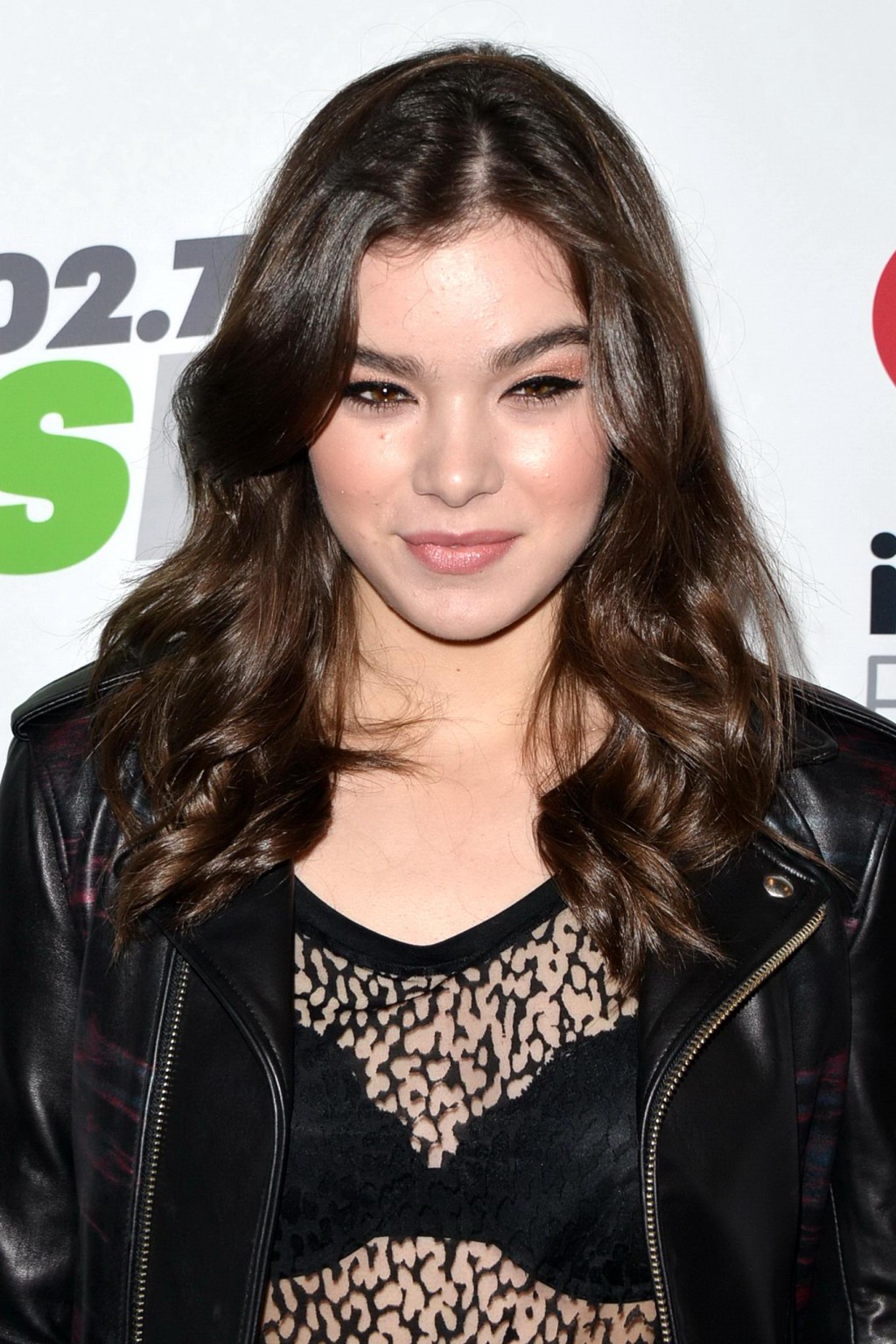 Hailee steinfeld ver a través de a sujetador en kiis fms jingle ball 2014 en la
 #75178537