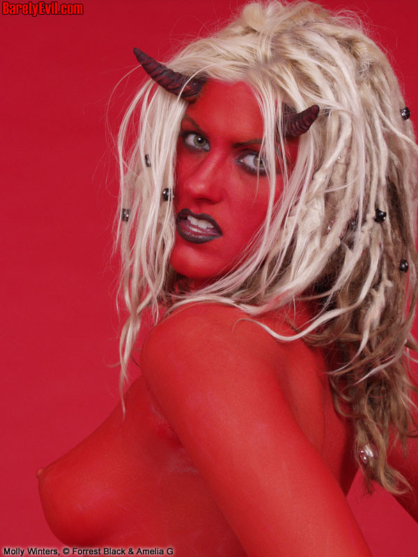 ホットな悪魔のベイブは、彼女のホットな赤いお尻とプッシーを示している
 #70610285