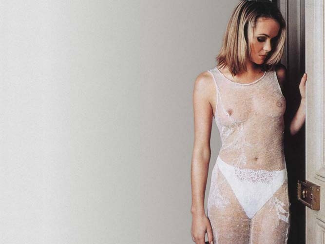 Amanda Holden montrant leur corps ravissant super sexy, des seins et de la cueillette
 #75306326