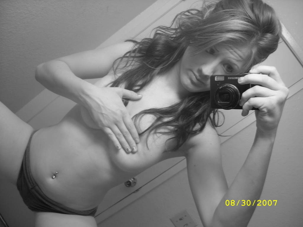 Möchtegern-Models posieren in Nacktshootings
 #68259919