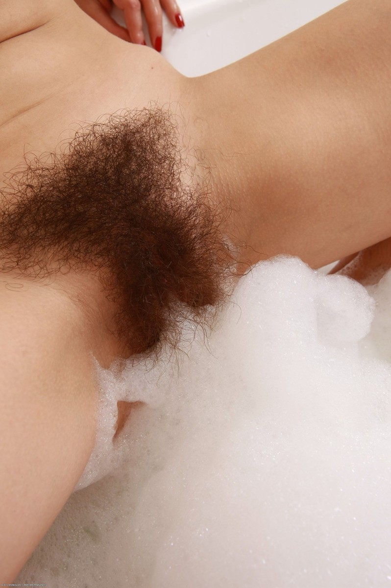 Curvy natural hairy amateur babe Kristina spreading muff in bathtub #67951801