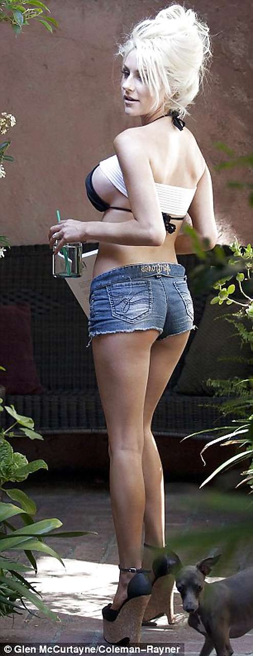 Courtney Stodden mostra grandi tette e bel culo in bikini
 #75227978