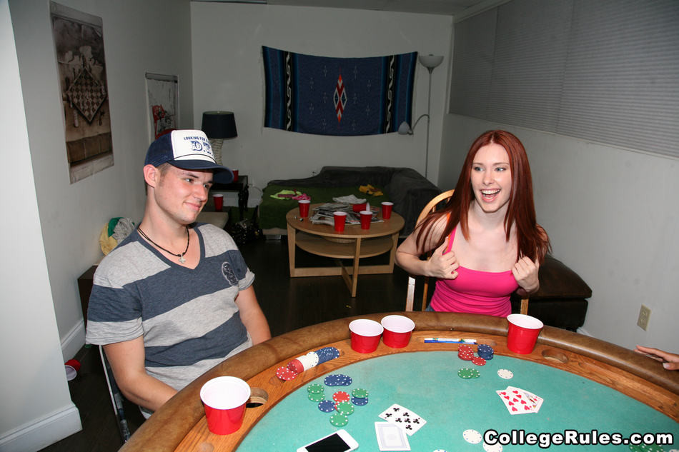 College Teen anal gesteckt und Muschi geleckt bei Strip-Poker-Spiel
 #76175851