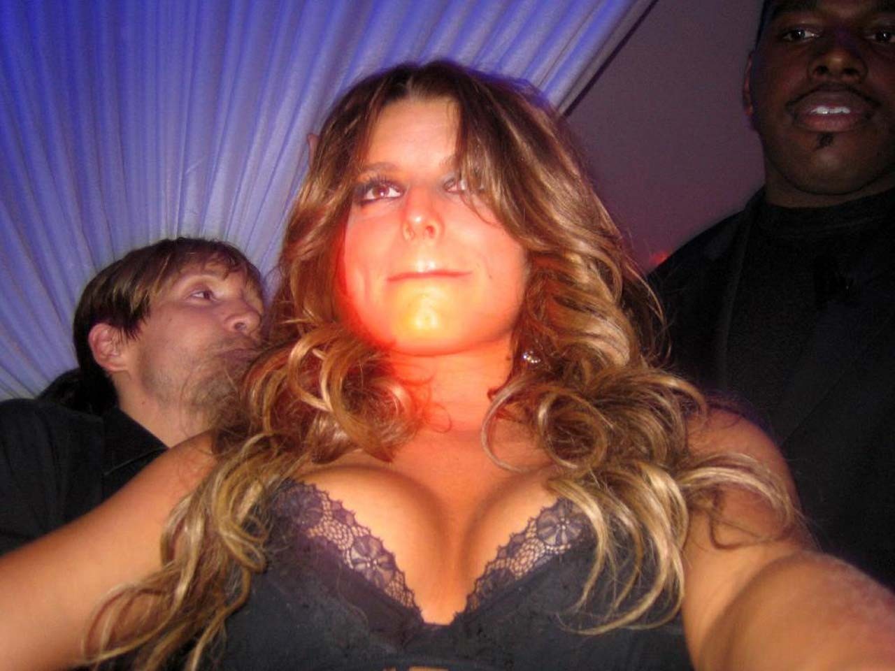 Jessica Simpsonexposing huge boobs and sexy upskirt paparazzi photos #75307169