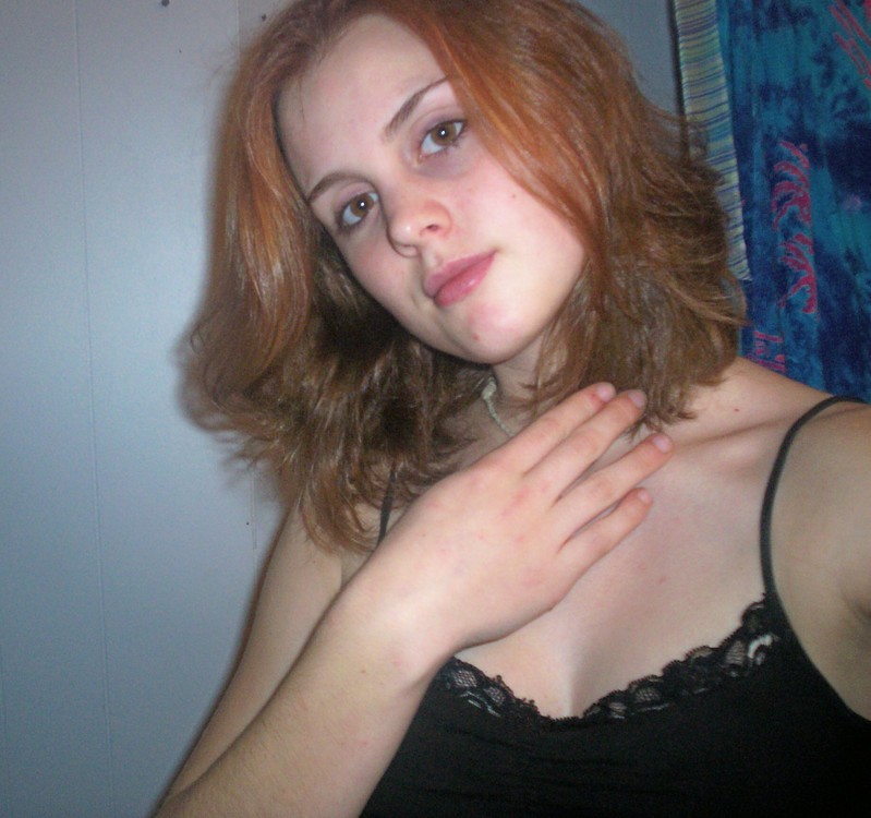 Dusch-Babes reinigen ihre heißen Körper
 #68111274