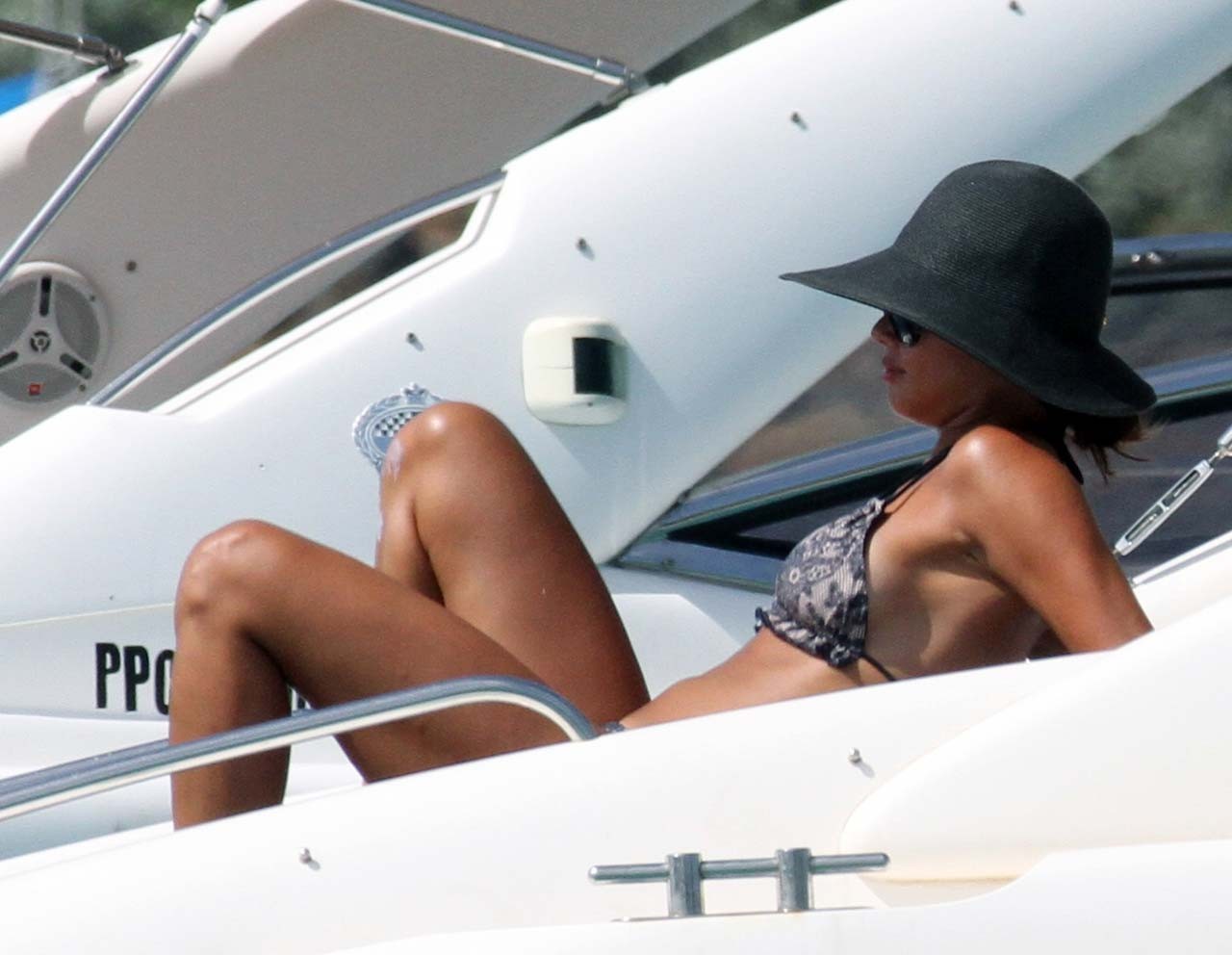Vanessa minnillo esponendo corpo sexy e culo caldo in bikini su yacht
 #75294776