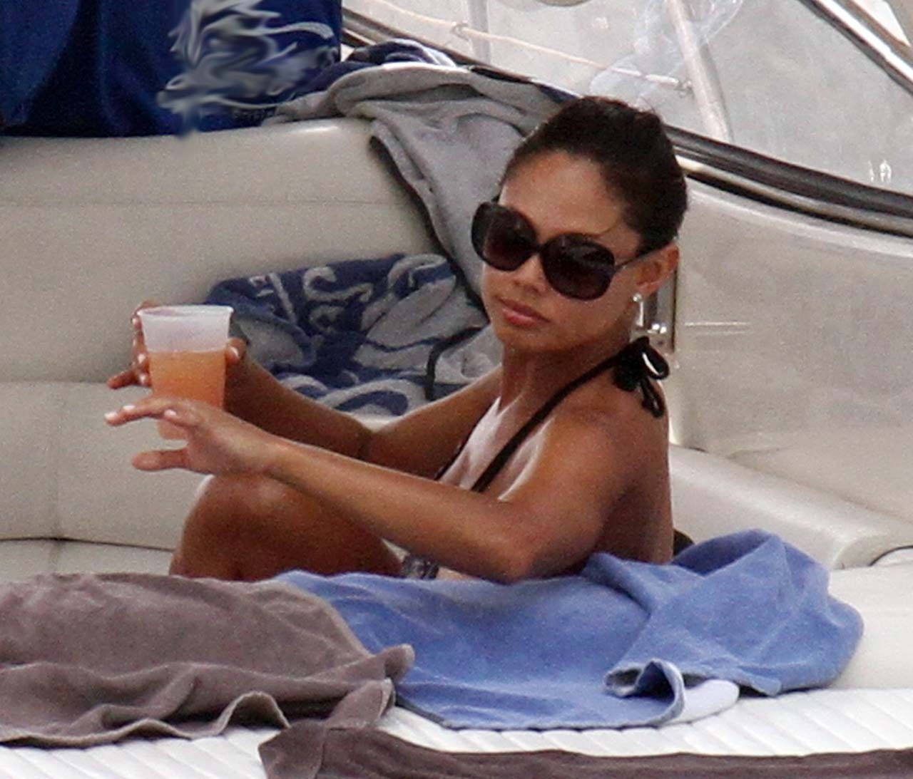 Vanessa minnillo esponendo corpo sexy e culo caldo in bikini su yacht
 #75294894