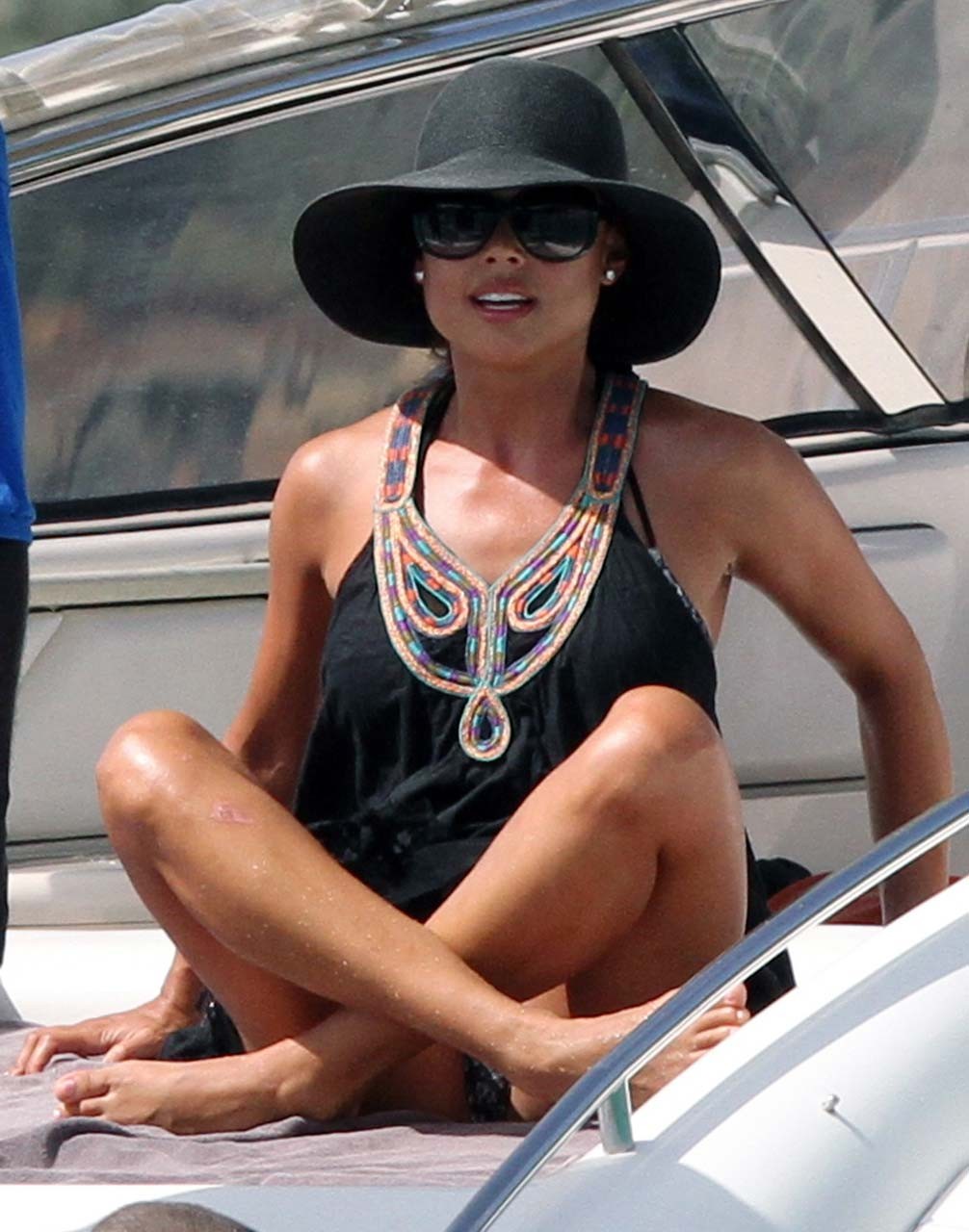 Vanessa minnillo esponendo corpo sexy e culo caldo in bikini su yacht
 #75294904
