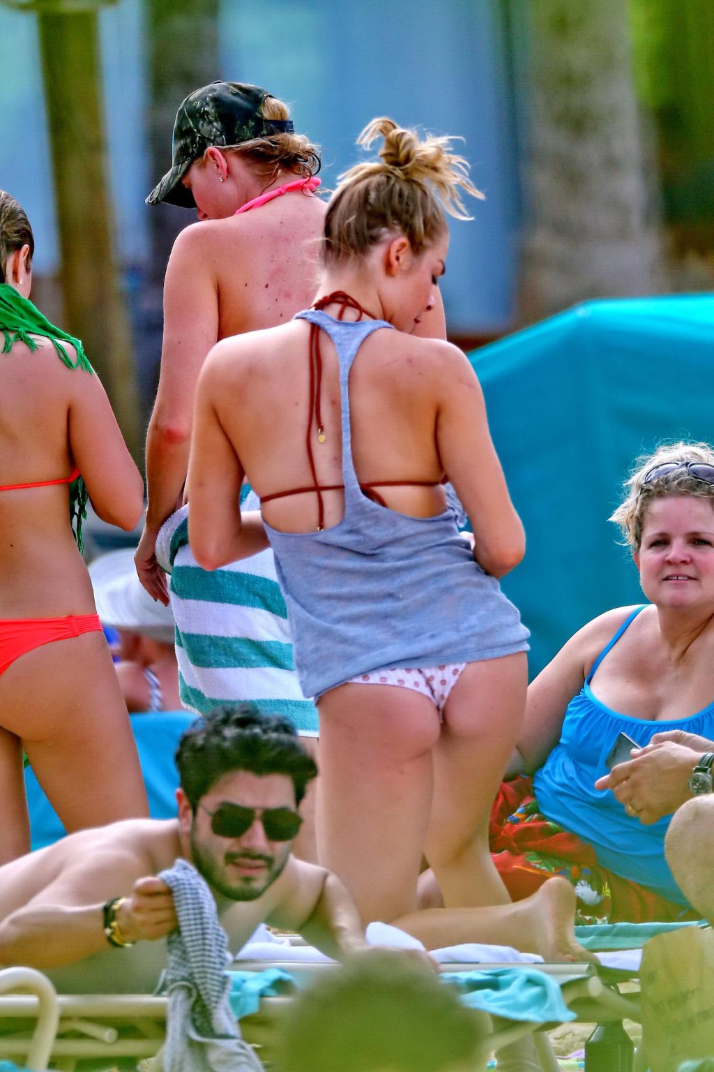 LeAnn Rimes in bikini tanning on a Hawaiian beach #75203331
