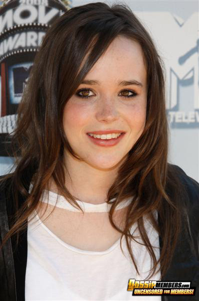 Ellen Page posing sexy and slutty in glamorous and paparazzi photos #75165242