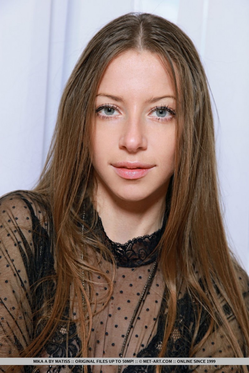Hottie Mika in Strümpfen
 #72604884