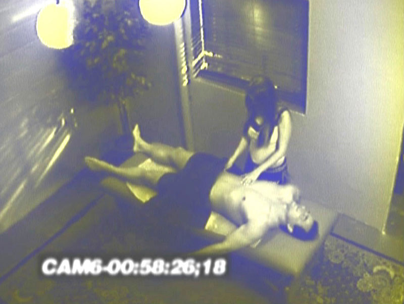 Una cámara oculta pilla a un tío follando con su masajista
 #79370503