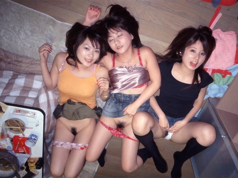 Teen asiatische Freundinnen ficken in Amateur-Sex-Bilder
 #67340163