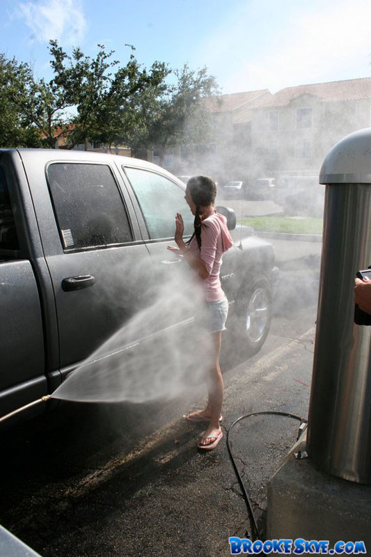 Lesbianas jóvenes calientes se vuelven salvajes en el coche público fue #78233796