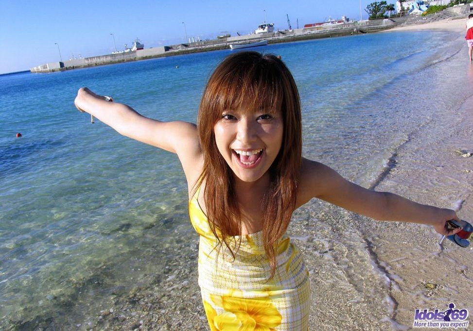 Giovane giapponese yua aida sulla spiaggia che mostra le tette
 #69744367