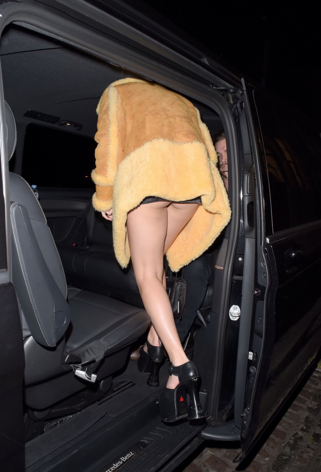 Charli XCX upskirt flashing her bare butt out in London #75150822