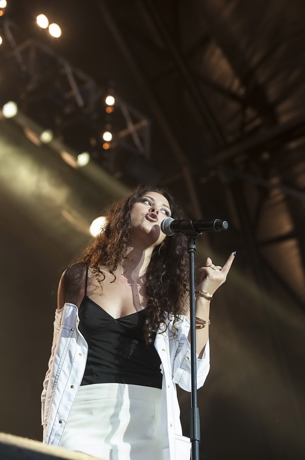 Eliza doolittle upskirt wearing white mini skirt and tiny black top at the conce
 #75219519