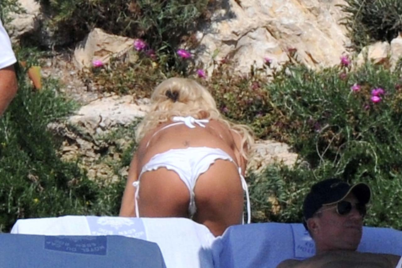 Victoria Silvstedt showing her great ass in white bikini on beach and upskirt #75303003