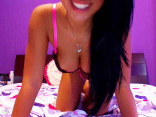 Modèle amateur sexy de webcam latina montrant ses beaux seins naturels.
 #67943668