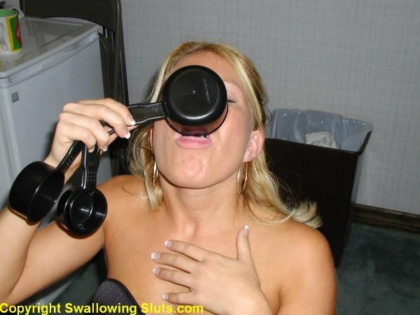 Tragando semen universitario
 #76123401