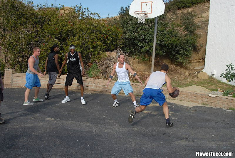 Basket dream sex team giocando a basket e scopando
 #68681654
