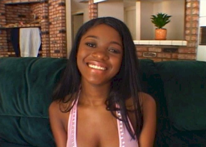 Busty black teenager cavalca un cazzo
 #73450614