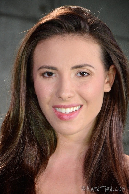 Casey calvert morena atada con cuerda a una silla su coño vibró hasta el orgasmo
 #70883865