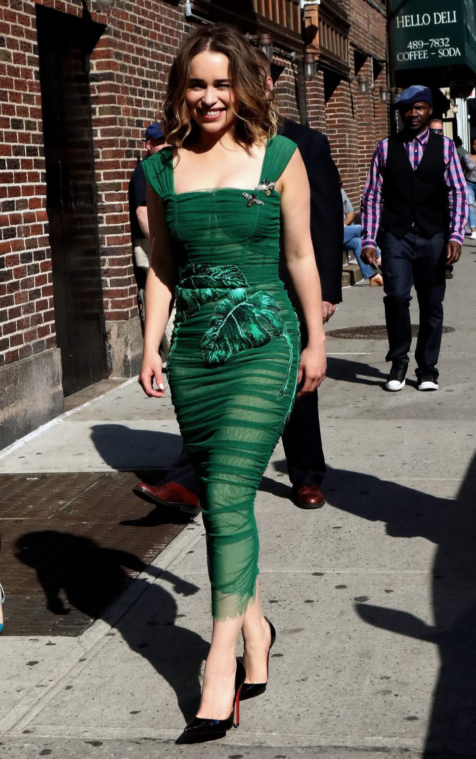 Emilia clarke vollbusig in einem leicht durchsichtigen grünen Kleid
 #75141821