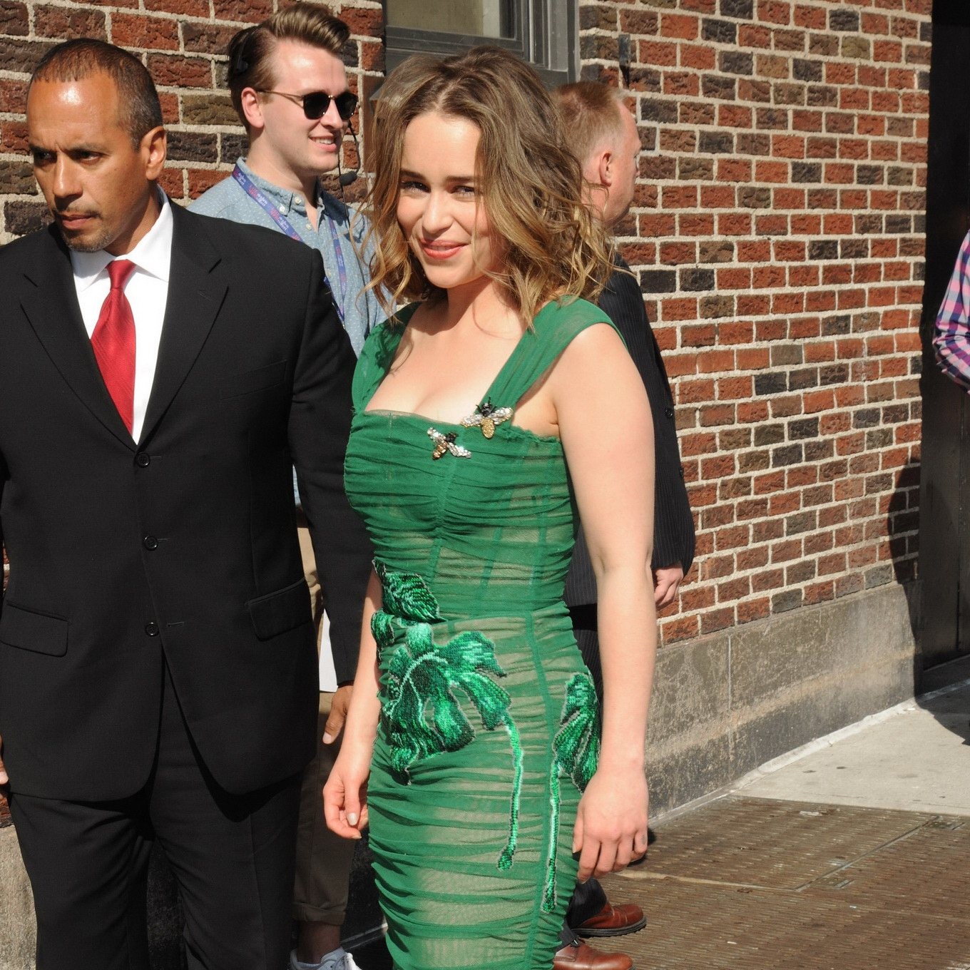 Emilia clarke vollbusig in einem leicht durchsichtigen grünen Kleid
 #75141858