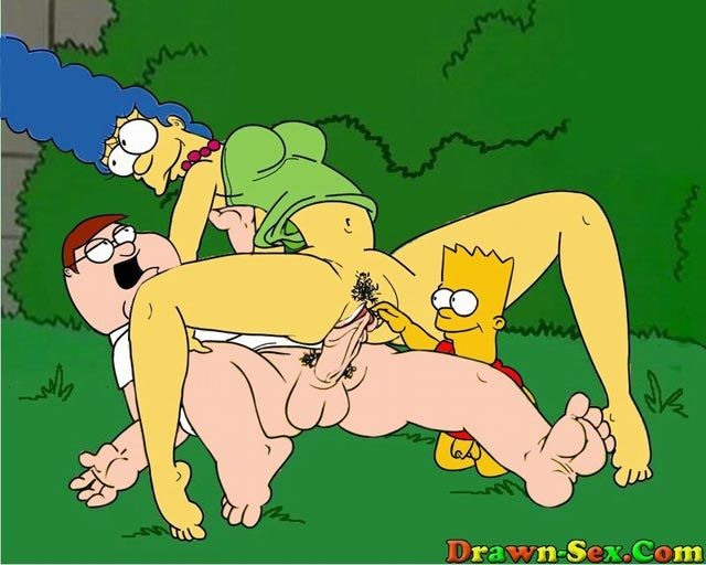 Marge simpson recibiendo un fuerte golpe con un gran consolador
 #69651355