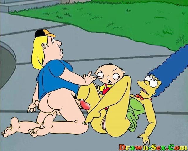 Marge simpson recibiendo un fuerte golpe con un gran consolador
 #69651401