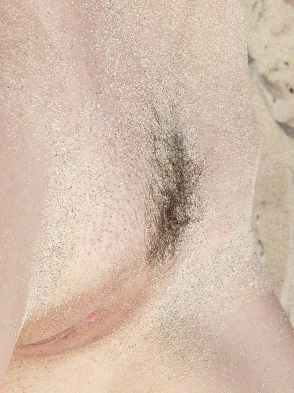 Skinny beach babe melok nudo in pubblico
 #67302479