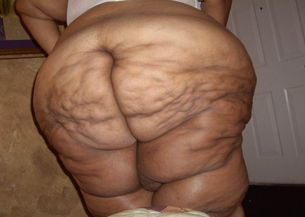 Des femmes très grosses qui s'exhibent
 #71746539