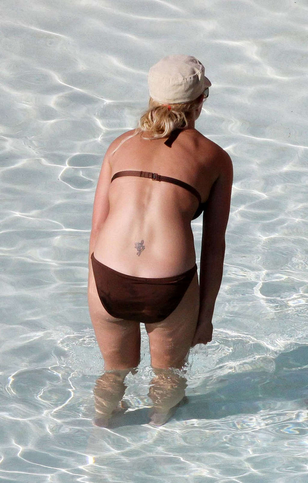 Britney Spears showing her sexy body and hot ass in bikini on beach #75360721