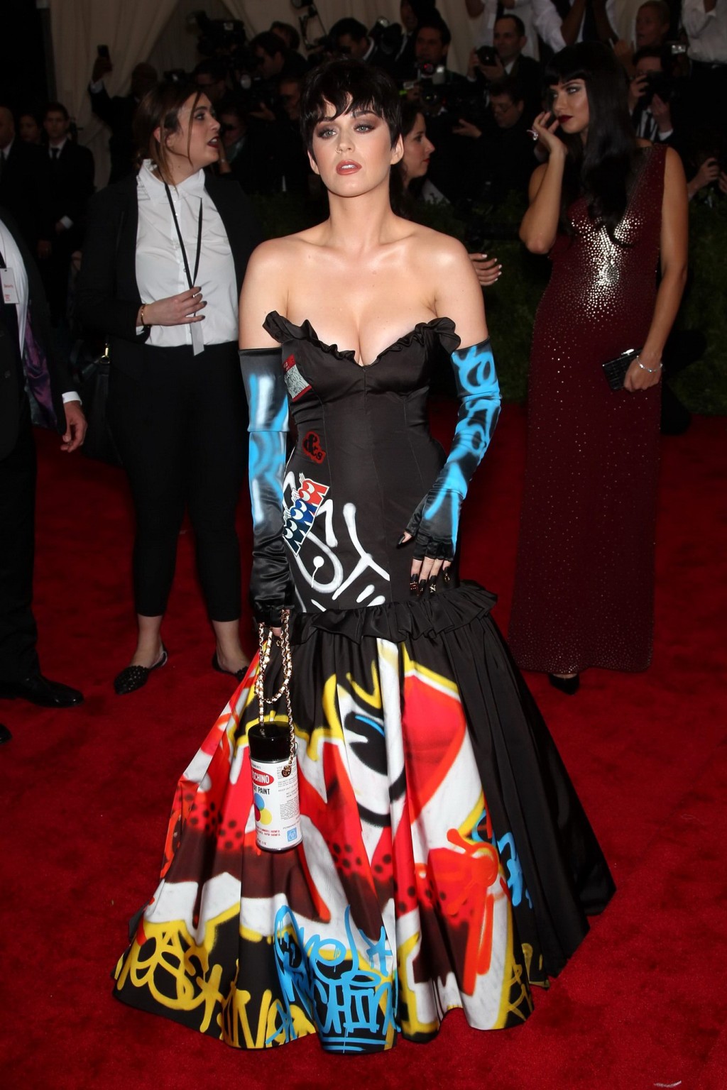 Katy perry mostrando enorme escote en la gala benéfica del costume institute en el me
 #75164845