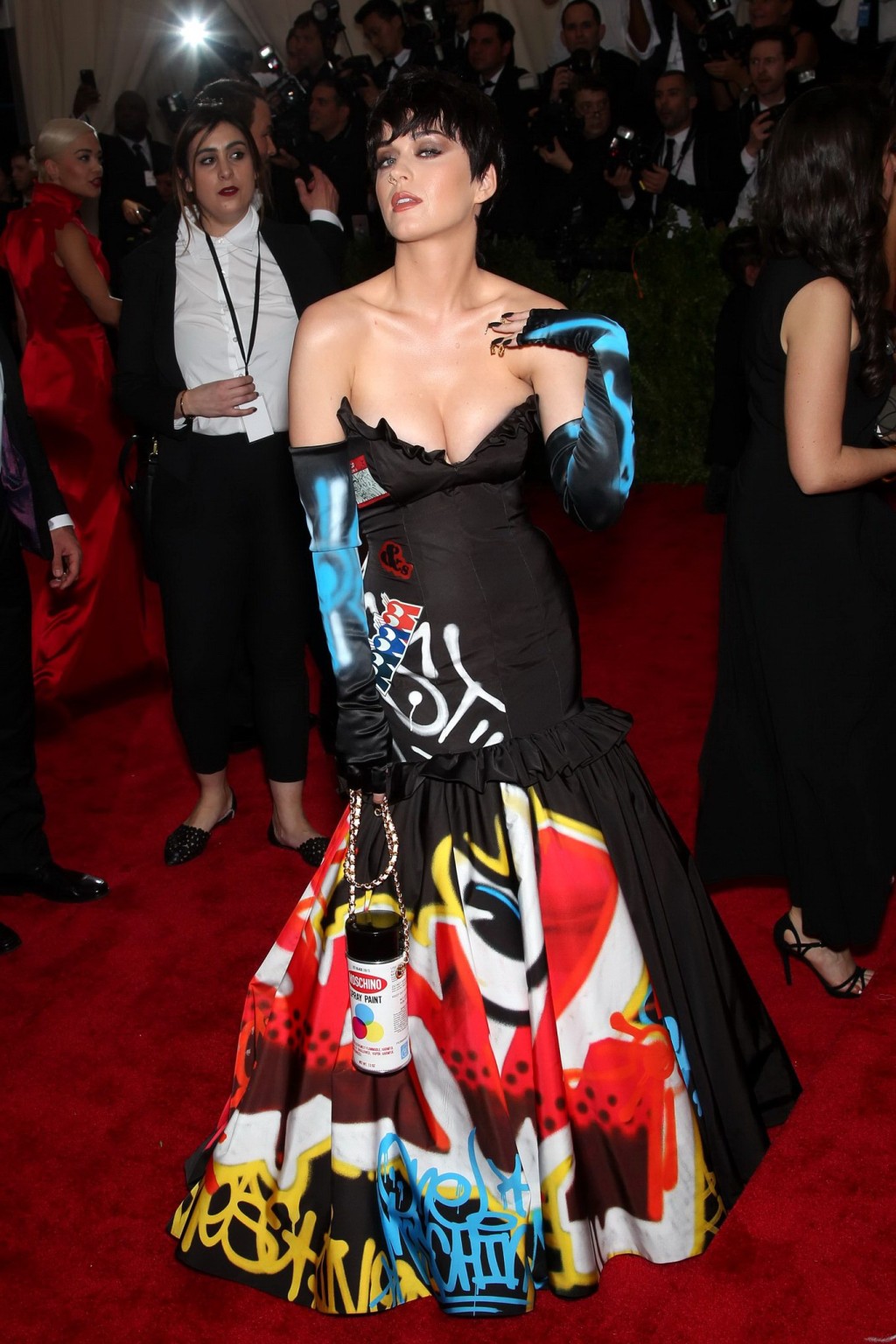 Katy perry mostrando enorme escote en la gala benéfica del costume institute en el me
 #75164862