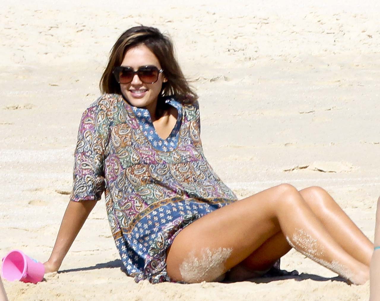 Jessica Alba exposing sexy nude body and hot ass in bikini on beach #75309605